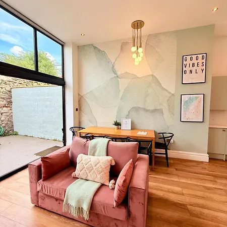 The Nest - Sleeps 7 - Free Off Street Parking דירה