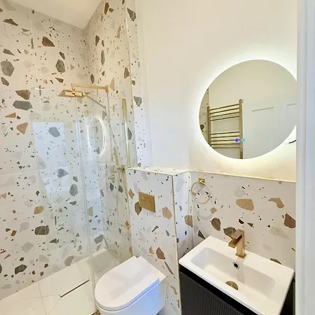 Apartamento The Nest - Sleeps 7 - Free Off Street Parking Bristol