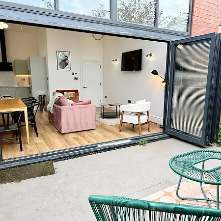 The Nest - Sleeps 7 - Free Off Street Parking