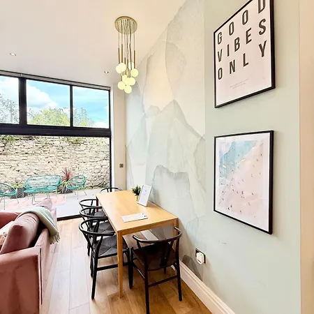 The Nest - Sleeps 7 - Free Off Street Parking Apartman *